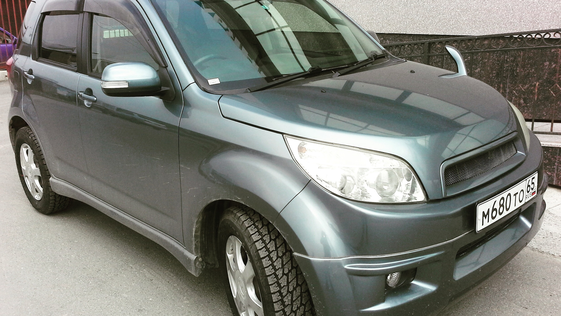 Toyota Rush (1G) 1.5 бензиновый 2006 | 4WD Серый кардинал на DRIVE2