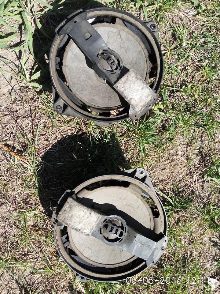 Интересно почему хрипят у друга задние колонки? — Audi A4 (B5), 1,6 л ...