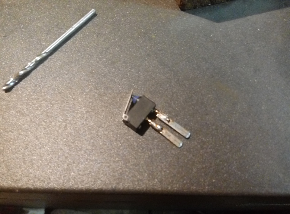 Замена микропереключателя ручки багажника — SEAT Leon (Mk II), 1,4 л ...