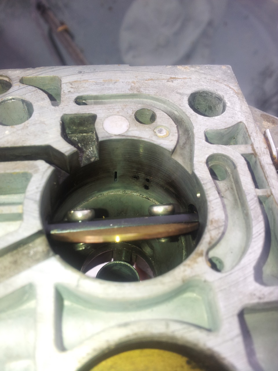 Три дырки в смесительной камере карбюратора Солекс — Audi 80 (B3), 1,6 ...