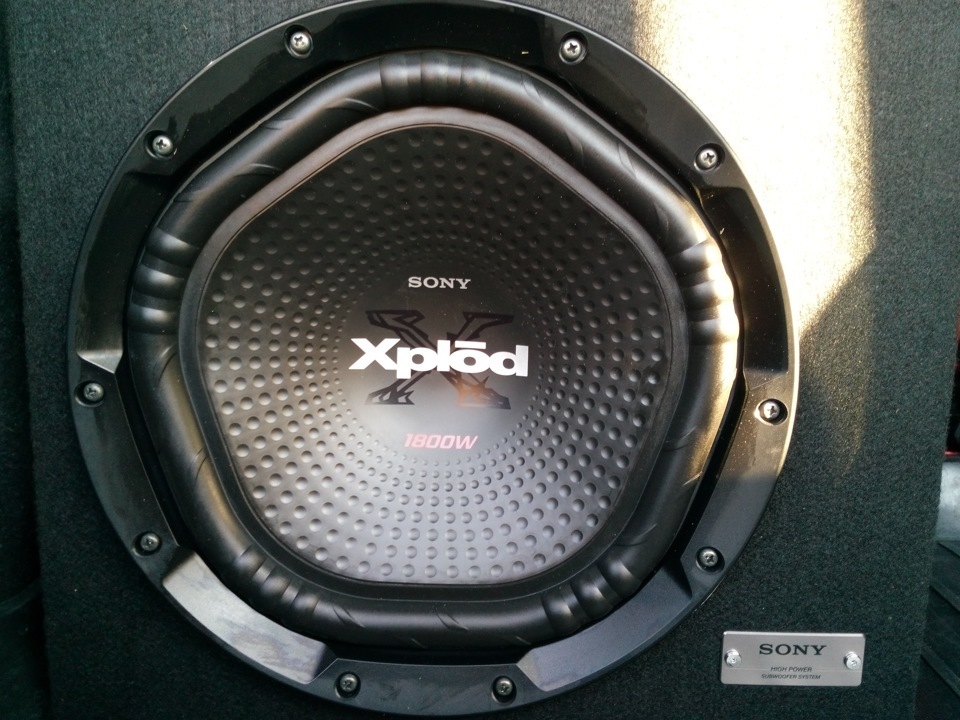 Sony xplod hot sale sub 1800w