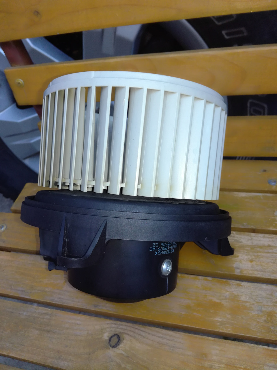 Выдох за выдохом, фильтр за фильтром. Моторчик потрепанный бьется в ...