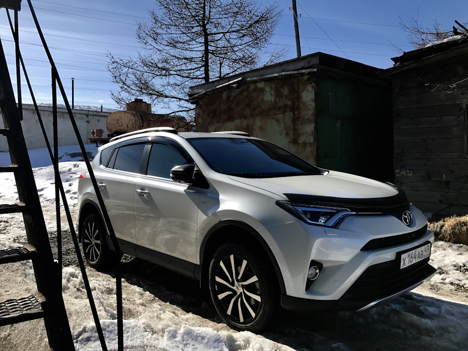 Фото в бортжурнале Toyota RAV4 (IV)