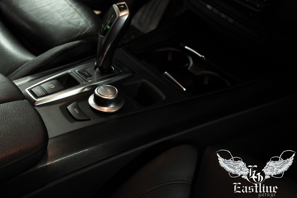 BMW X5 — оклейка элементов салона виниловой пленкой — Eastline-Garage ...
