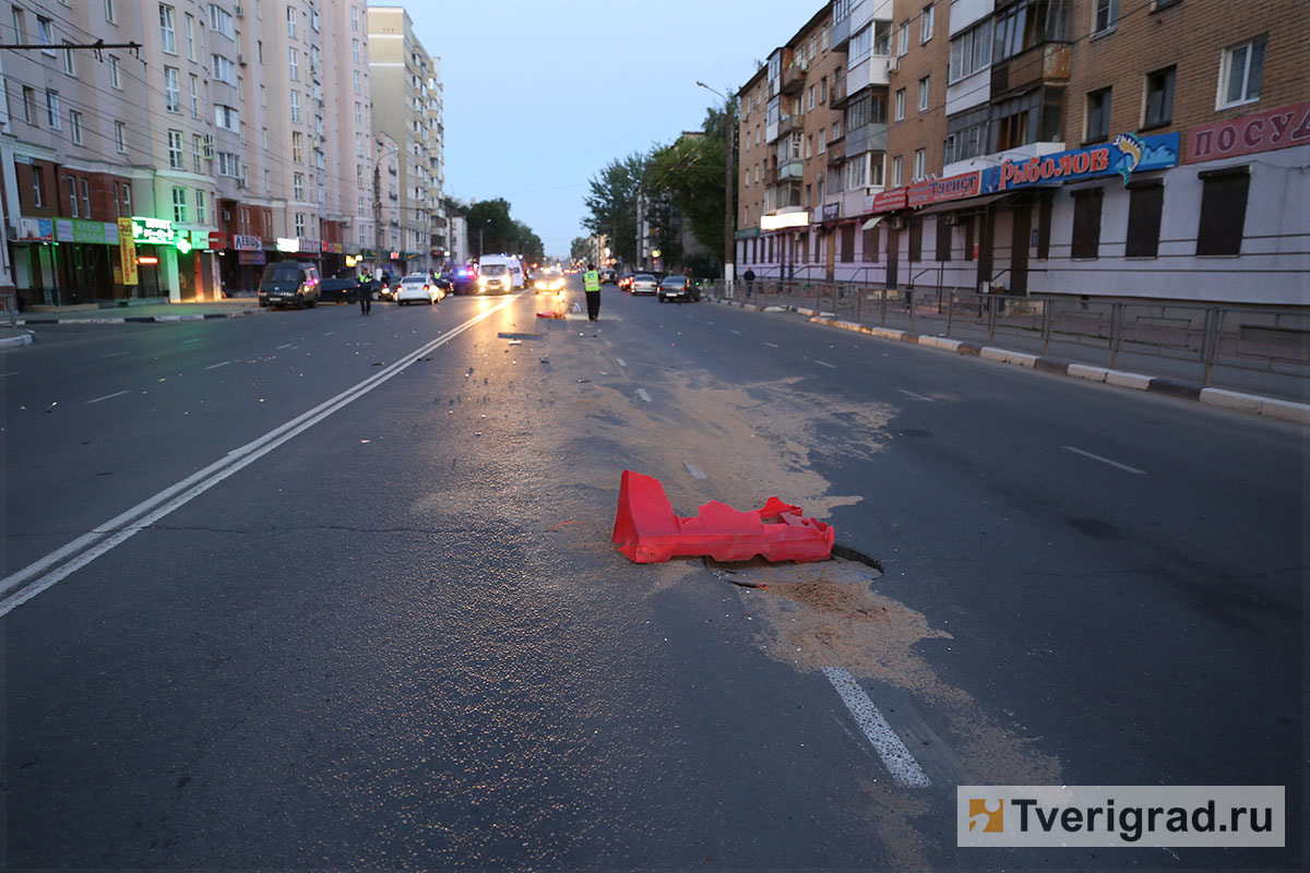 Твериград сегодня. ДТП Волоколамский проспект Тверь. ДТП на Волоколамском проспекте в Твери. Жарко Тверь Волоколамский проспект. Плохие дороги в Твери.