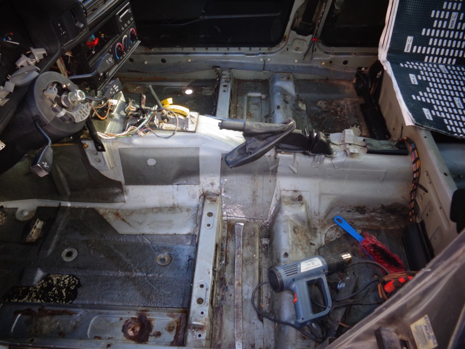 салон 2 часть и вопрос чем обработать днище — BMW 5 series (E34), 2 л ...