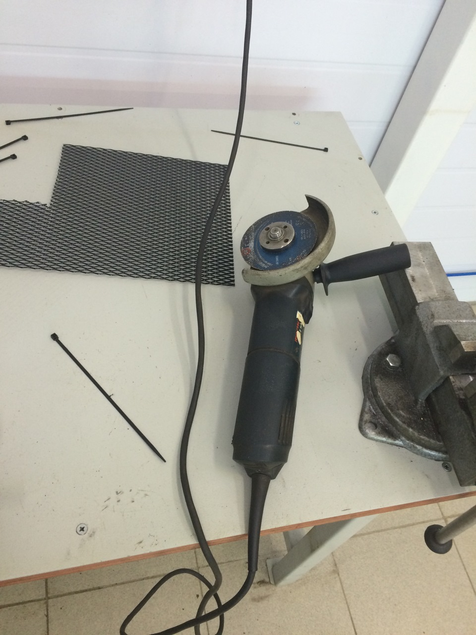 Поставил защитную сетку радиатора и брызговики ))) — Skoda Octavia A7 ...