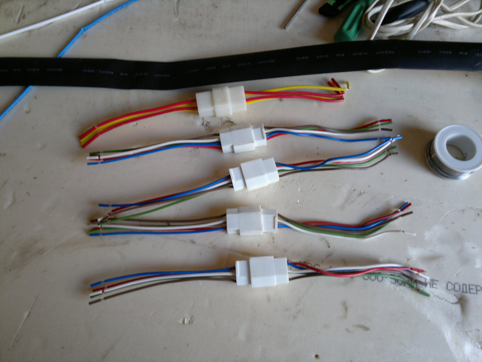 Разъем проводки задней двери opel astra h. Daewoo nexia разъем проводки двери. Ремкомплект разъема задней двери opel astra h. Штекера на двери. Разъем зеркала тигуан 2008.