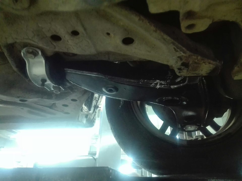 Передние рычаги, стойки стабилизатора, рул.наконечник, ступичный ...