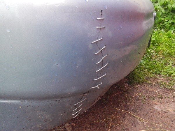 Бампер на стяжках. Бампер на хомутах. Бампер пластик. Бампер сшитый стяжками. Скрепить бампер.