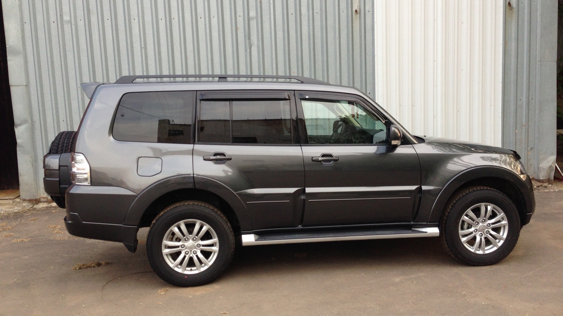 Mitsubishi Pajero (4G) 3.0 бензиновый 2012 | 3.0i, Ultimate, ГРЯЗЕМЕС на  DRIVE2