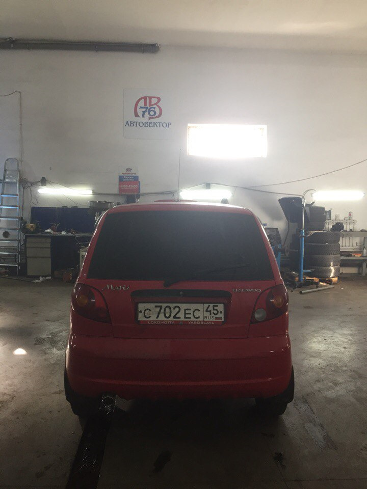 Егр матиз евро 2. e667e85s 960. Егр матиз евро 2 фото. Егр матиз евро 2-e667e85s 960. картинка Егр матиз евро 2. картинка e667e85s 960. Как мы уже разобрались в одной из предудыщих записей, причина неустойчивой работы двигателя на холостом ходу крылась в том, что крякнул клапан ЕГР и был подсос воздуха. Купить клапан в Воронеже оказалось не так-то просто — в наличии его нигде не было, только под заказ. И цены нам называли от 1300 до 3500 рублей. В итоге спас нас как всегда наш любимый магазин на Урицкого 128 — уже в среду наш клапан пришёл вместе с прокладкой под него за "символическую" сумму 1550 руб.)))