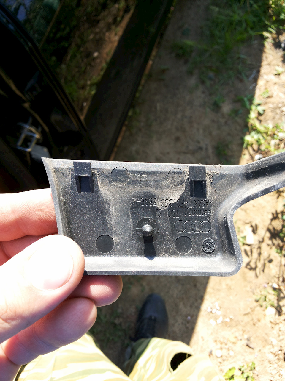 Расположение крепежных элементов — Audi A6 (C6). Запчасти на фото: 2808S