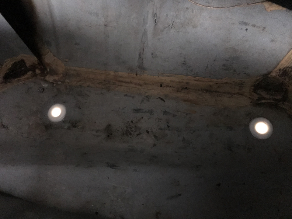 e67aea5s 960 Как крепится молдинг капота приора