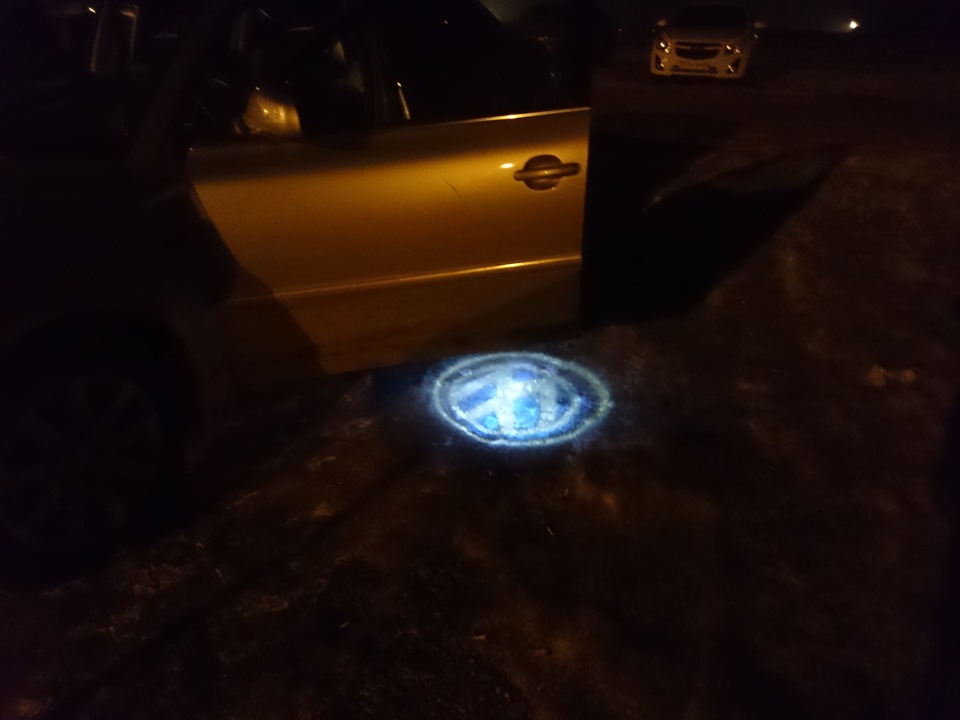 вместо штатной подсветки — Volkswagen Passat B5, 1,8 л, 2002 года ...