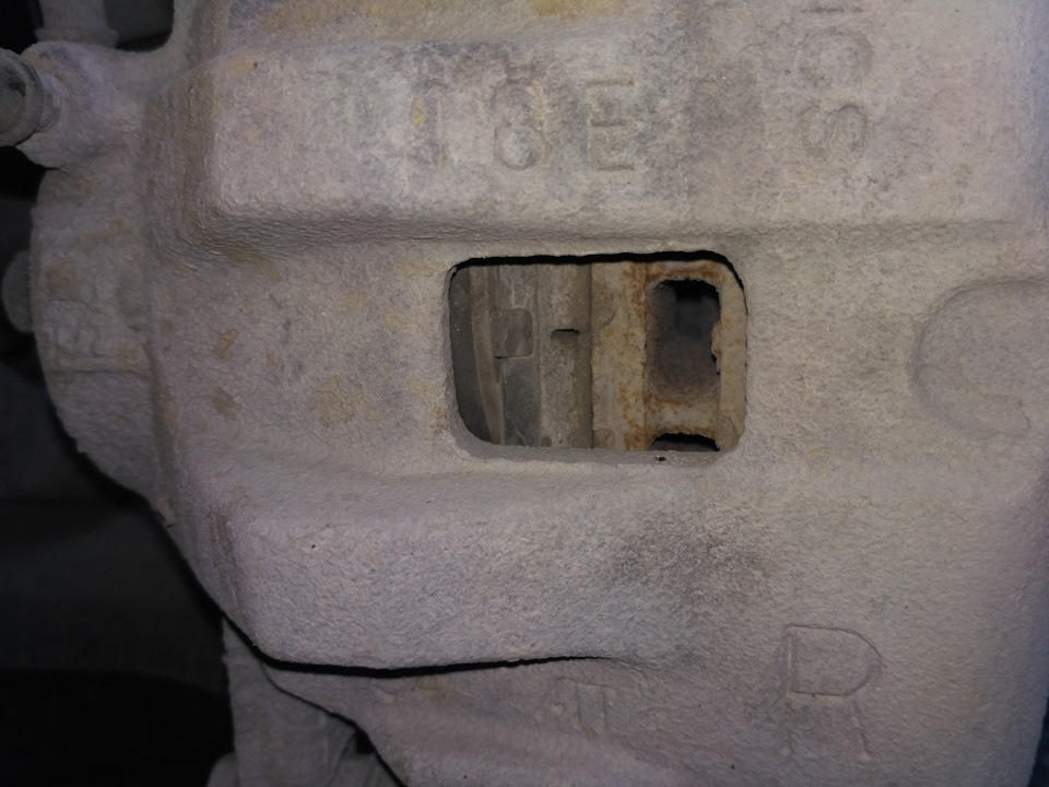 Проверка износа колодок и обнаружение масляного пятна! — Suzuki Grand ...