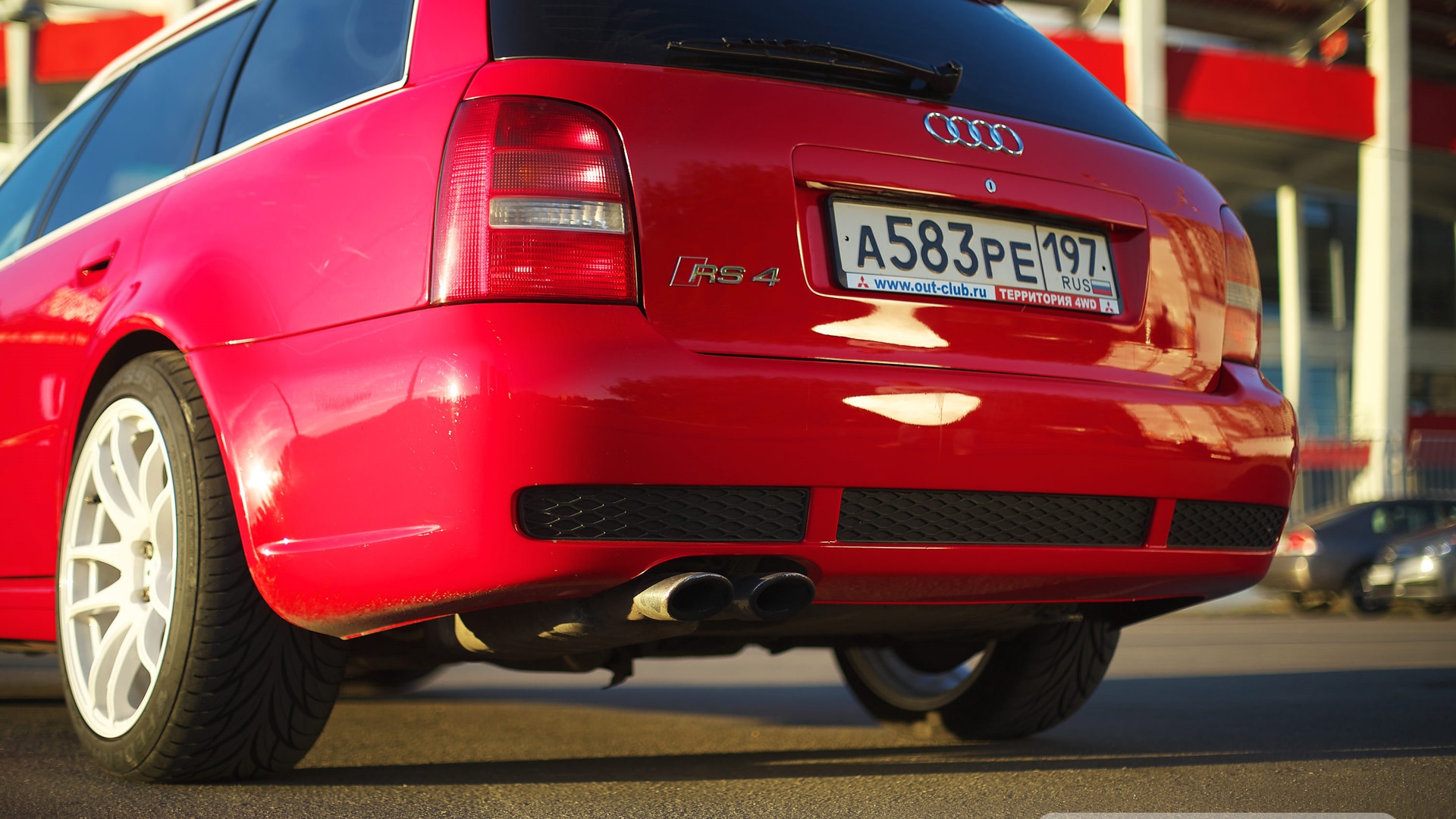 Out club. Audi rs4 2.7 Biturbo. Audi rs4 универсал Red.