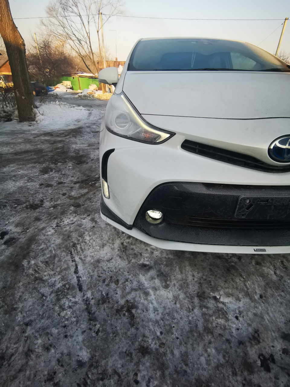 Ходовые огни — Toyota Prius Alpha, 1,8 л, 2017 года | стайлинг | DRIVE2