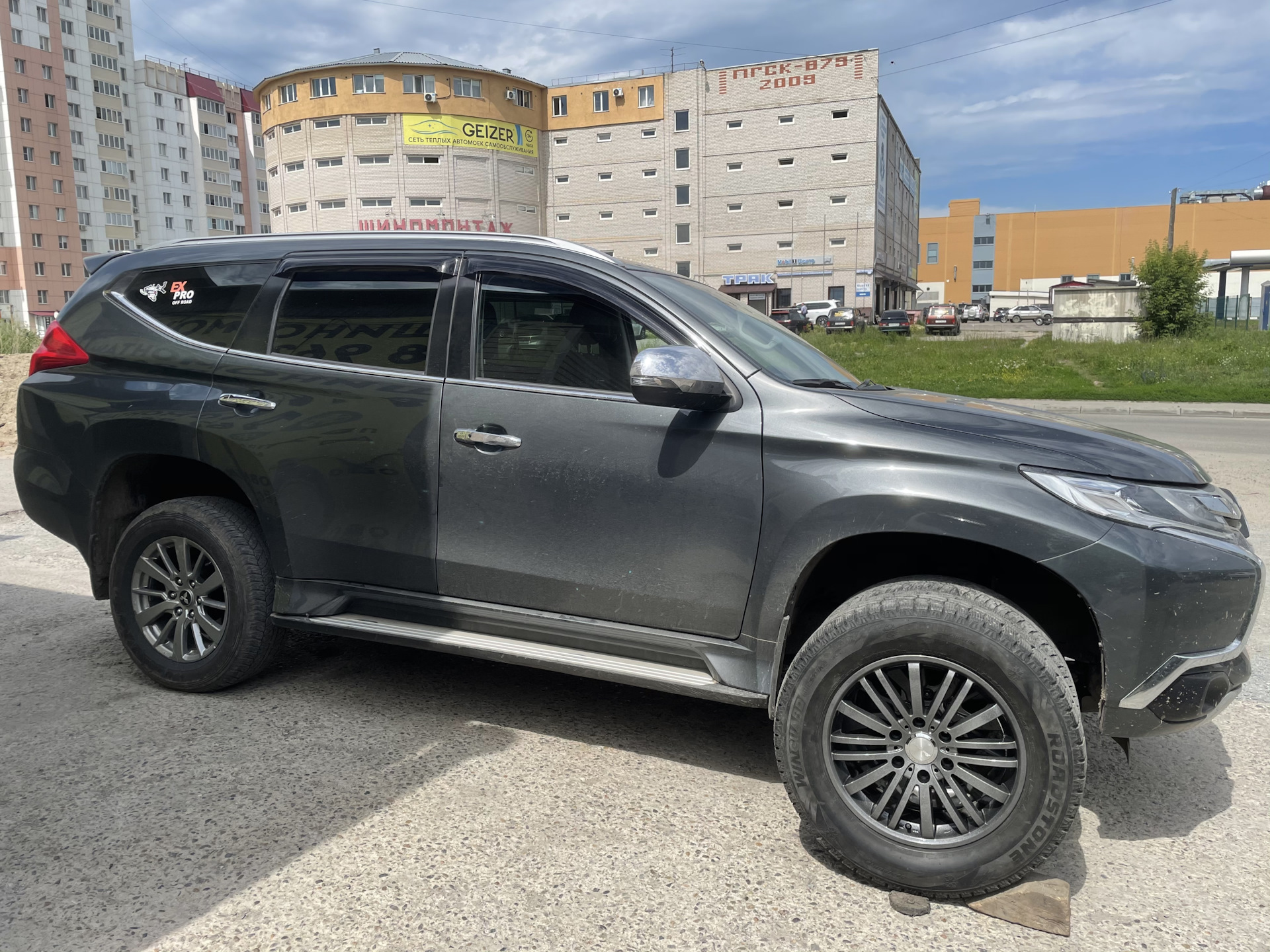 Диски паджеро спорт 3. Диски r20 на Pajero Sport 3. Диски на Мицубиси Паджеро спорт 3. Pajero Sport 2 диски.