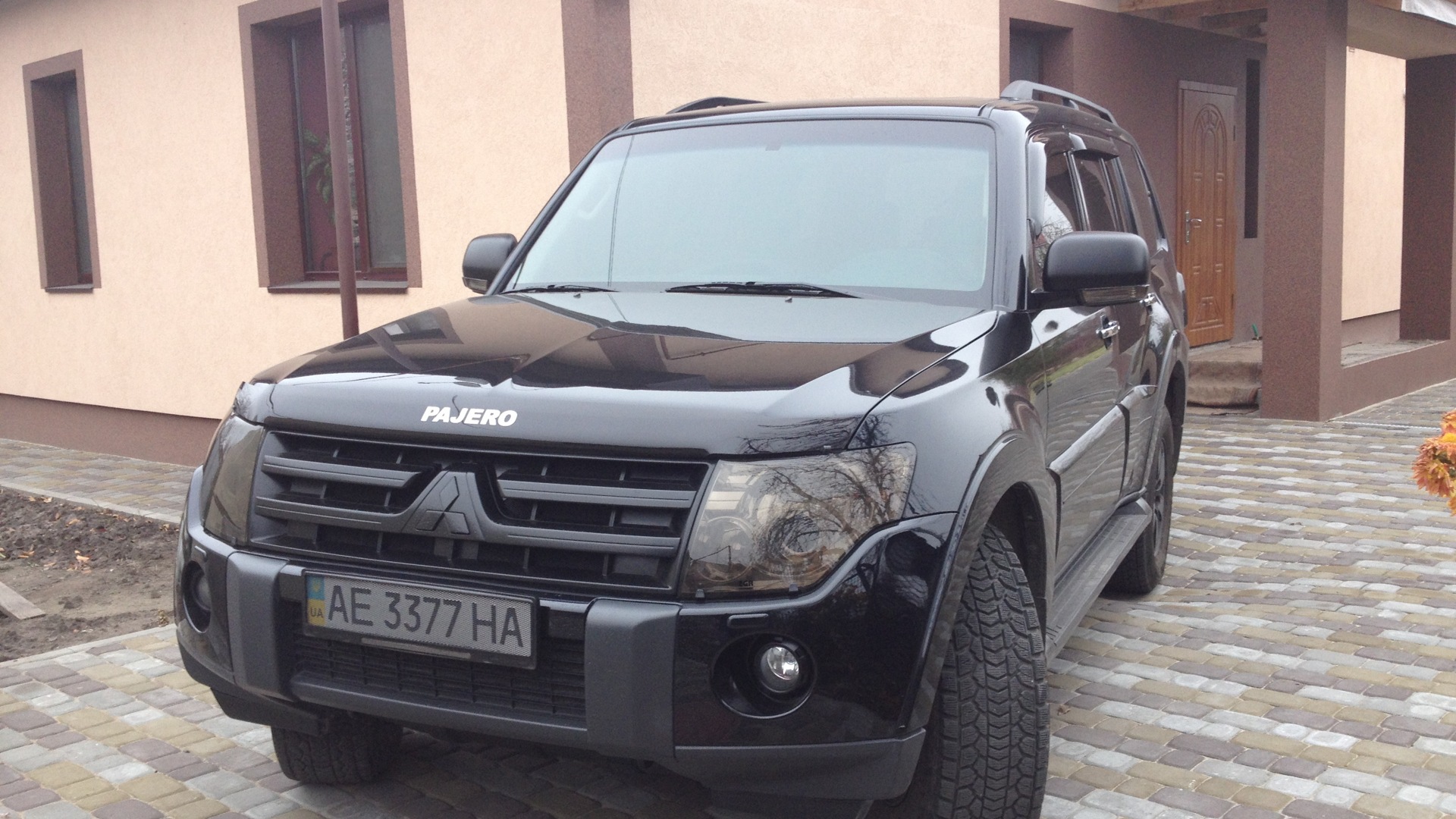 Mitsubishi Pajero (4G) 3.0 бензиновый 2008 | черный 3.0 на DRIVE2