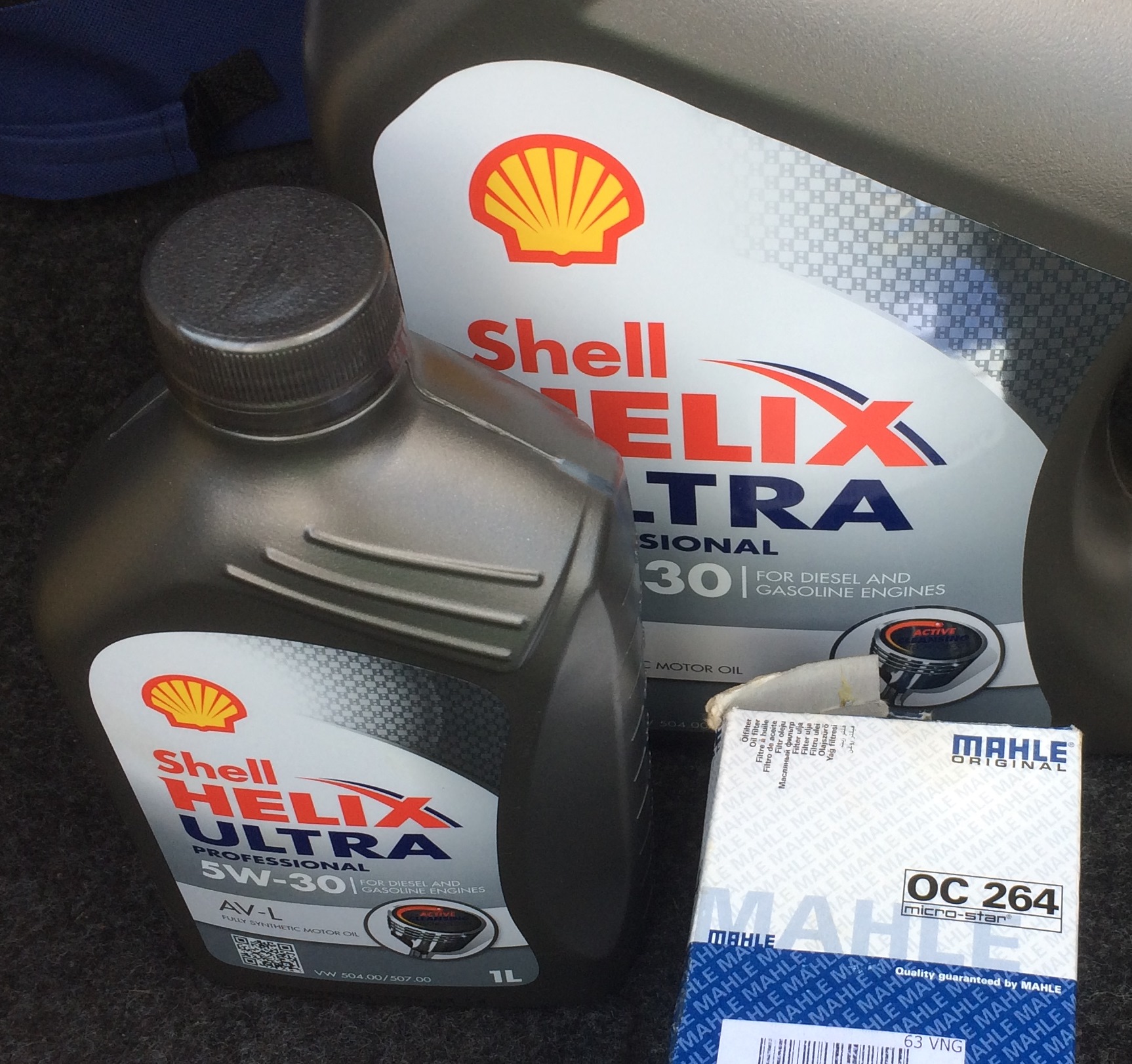 Shell av. Vw504 масло Skoda Octavia Shell. Спецификация масла VW Shell. Масло Шелл на доливку 5 в 30 фото цены.