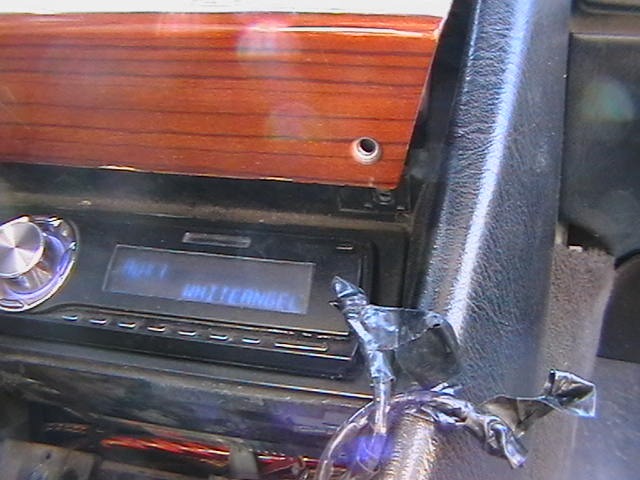 тянем деревяшку на себя и снимаем — Mercedes-Benz E-Class (W124)