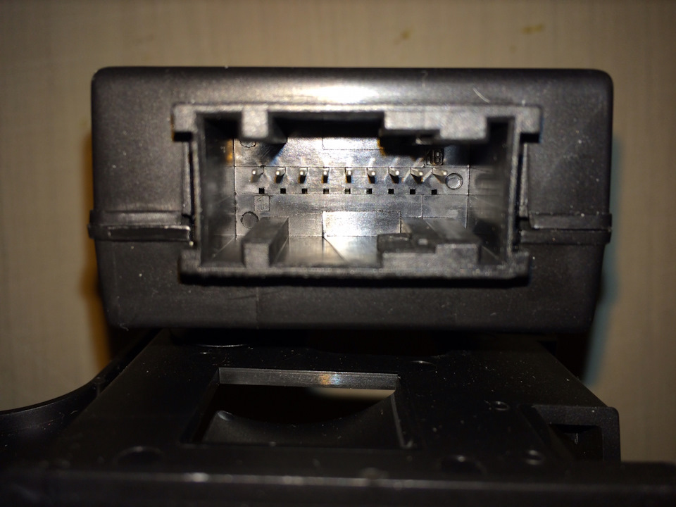 Разъем блока. — Peugeot 308 (1G)