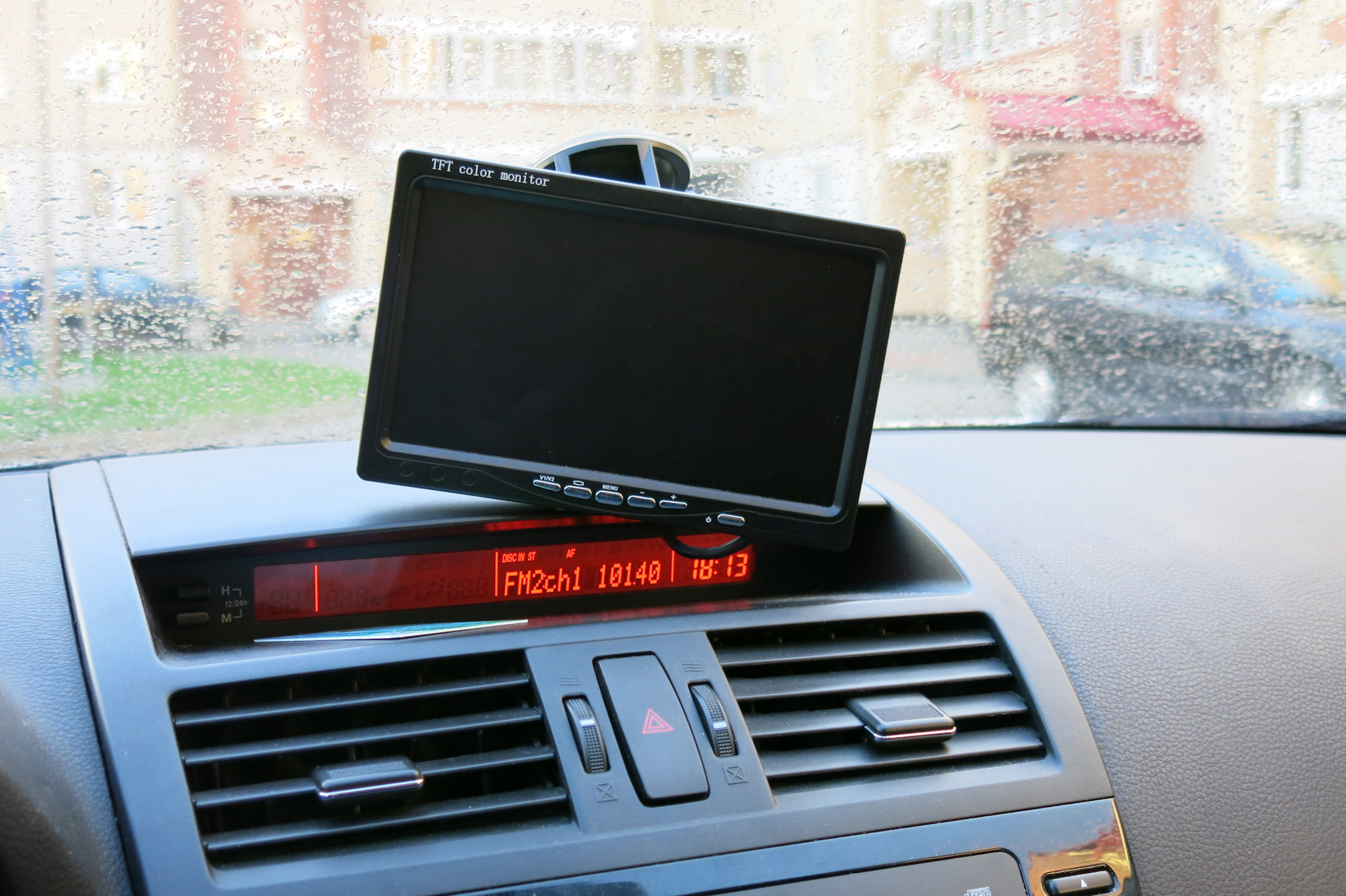 Экран мазда 6. Mazda 6 GH монитор. Выдвижной монитор Мазда 6 gg. Выдвижной монитор экран дисплей Mazda 6 gg. Mazda 6 gg дисплей выдвижной.