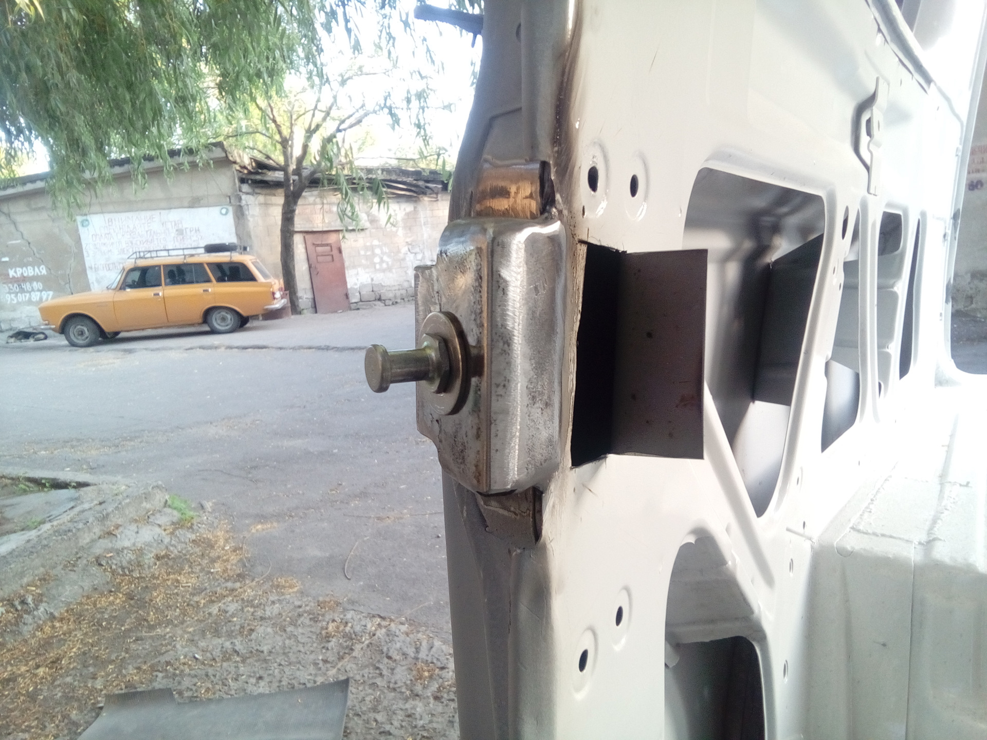 замок сдвижной двери vw t3. ролики сдвижной двери фольксваген т3. ремкомплект низ сдвижной двери фольксваген т4. фольксваген транспортер т5 ролик двери. нижний ролик сдвижной двери т3.