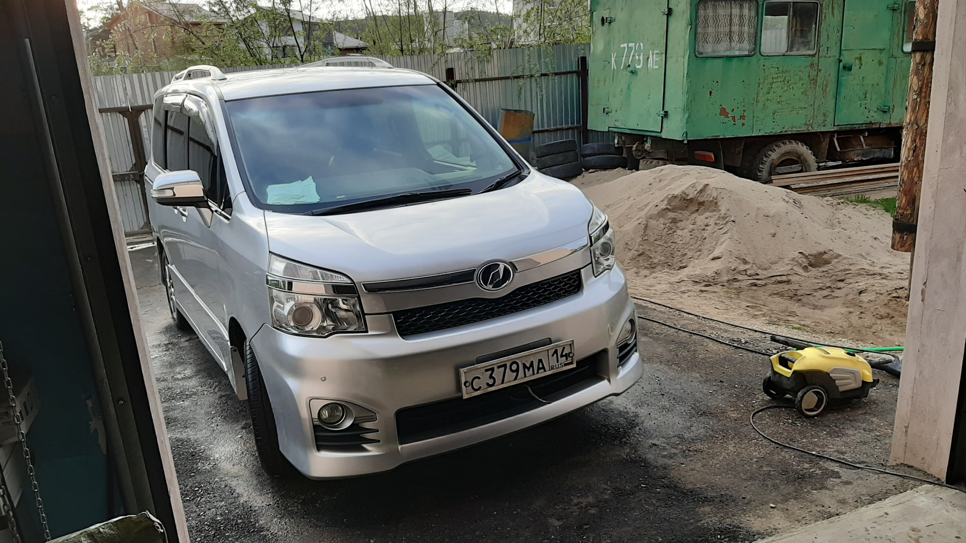 Toyota Voxy 2.0 бензиновый 2010 | zs kirameki II на DRIVE2