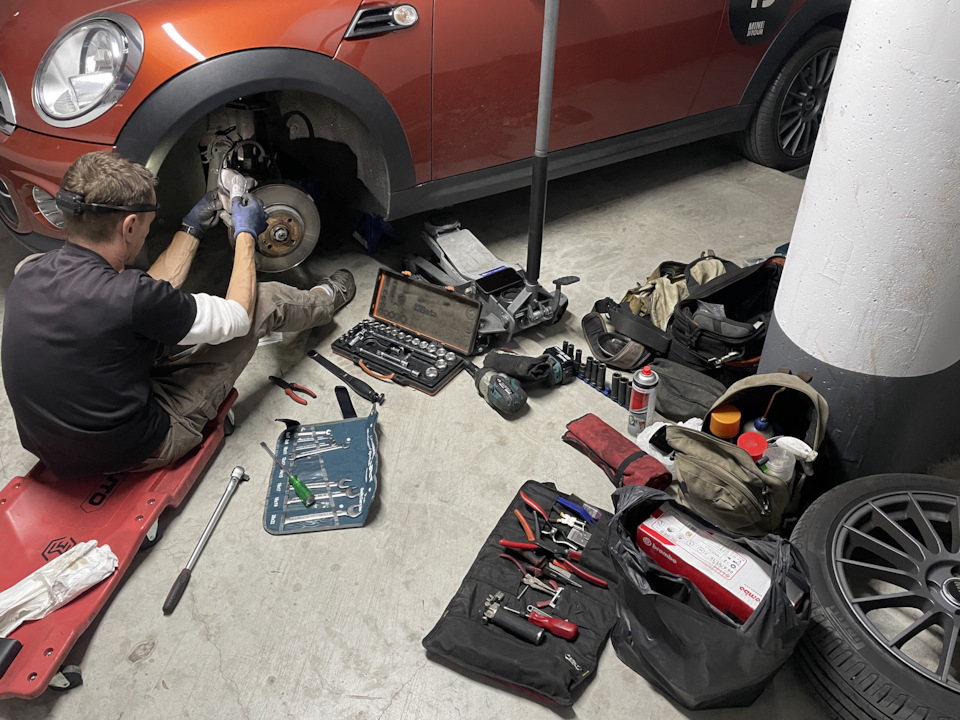 Передние тормоза — MINI Cooper Mk II, 1,6 л, 2013 года | расходники ...