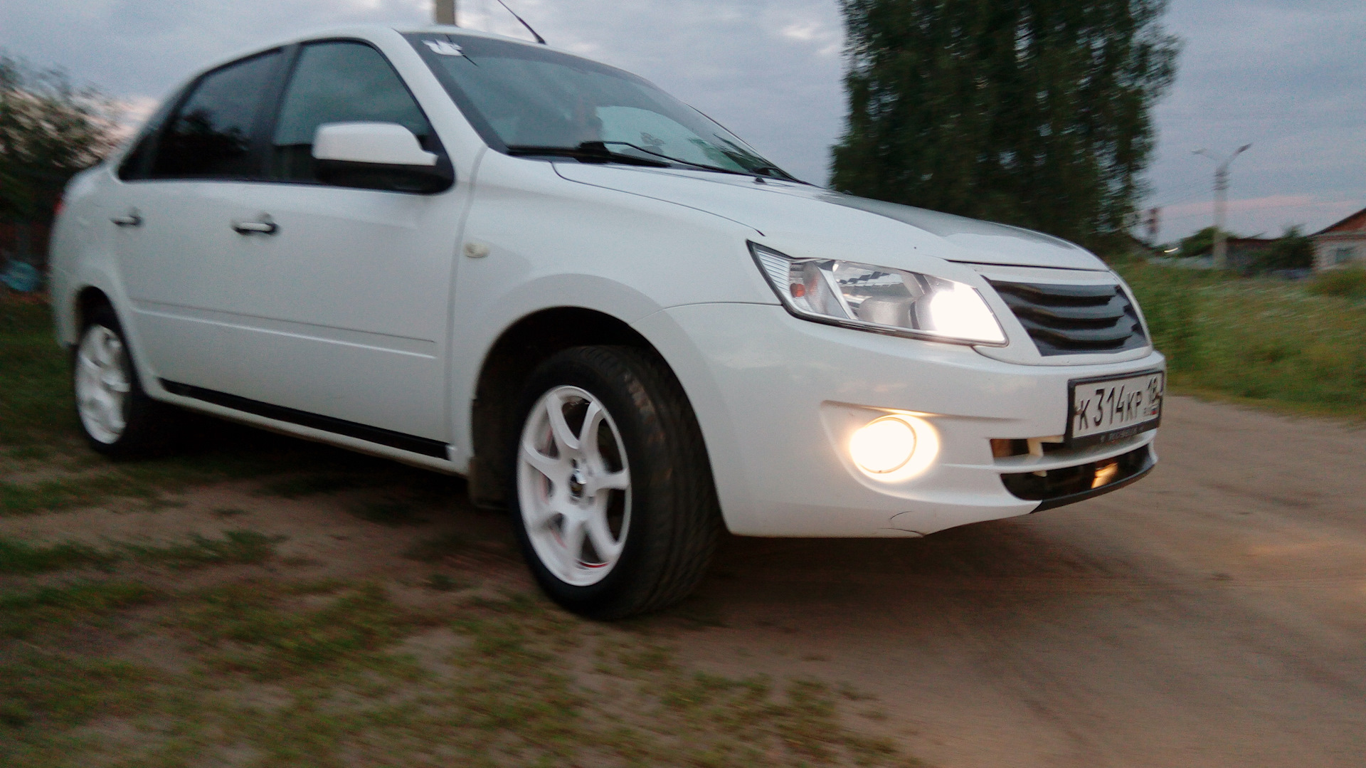 185/60 r15 на гранту. Гранта на 195/55/15. 185 60 15 на гранту. 185/60 r15 на гранту лифтбек. 195 60 15 на гранту.