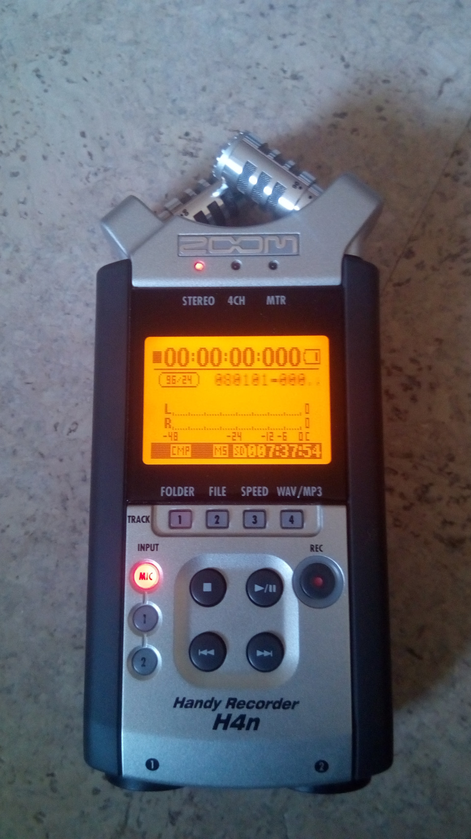 Портативный рекордер ZOOM H4N — Jeep Grand Cherokee (ZJ). Запчасти на фото: 7237454