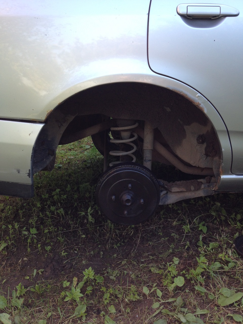 Решил покрасить тормозные барабаны и суппорты. — Nissan Wingroad (Y11 ...