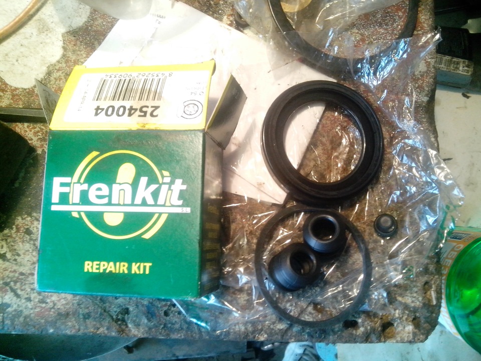 Поменял манжеты на суппортах. Педаль мягкая, тормоза плохие ...