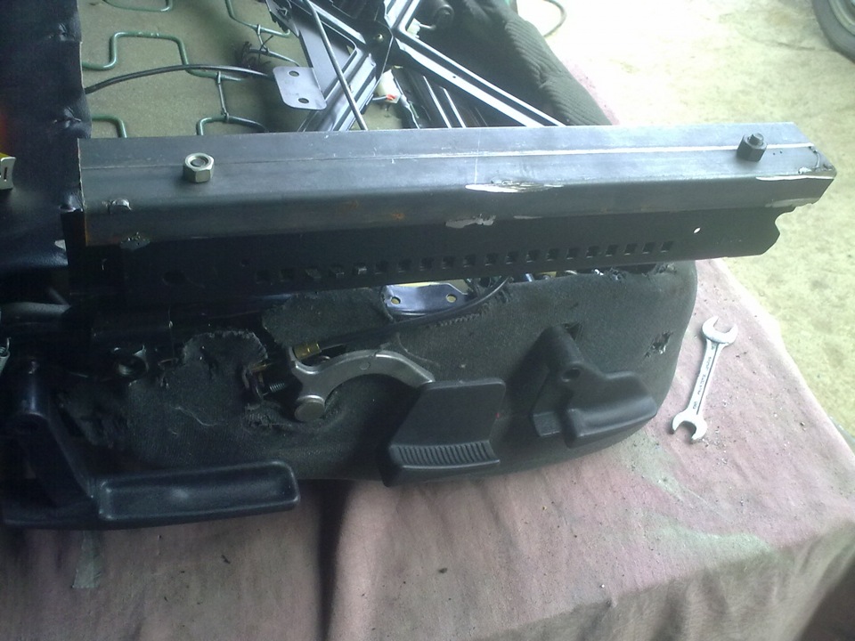 Профиль на рельсе сиденья — Lada 2106