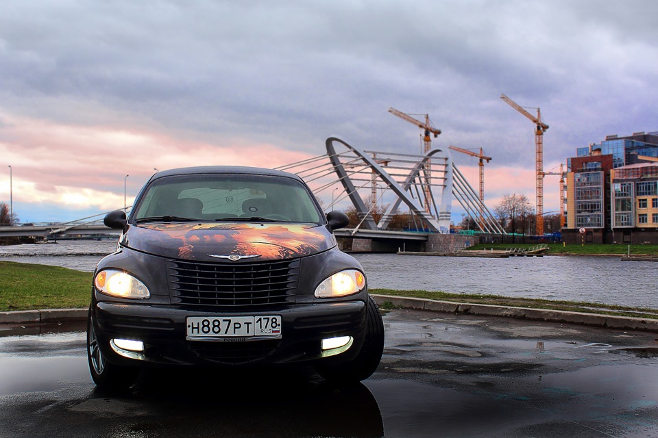 Chrysler PT Cruiser на Невских берегах.