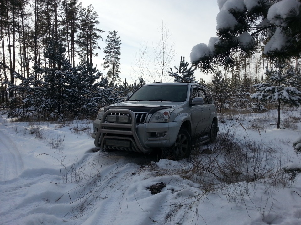 Прадо зимой. Прадо 120 зимой. Prado 120 зимой. Toyota Land Cruiser Prado 120 зимой. Ленд Крузер Прадо 120 2015 зимой.