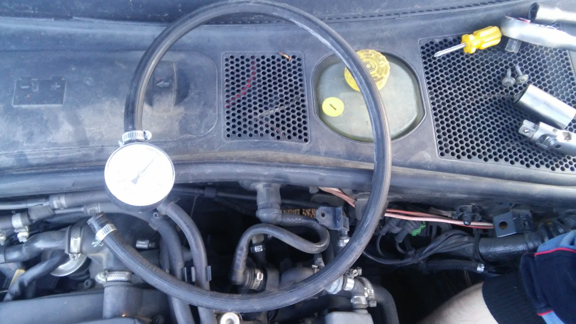 Датчик масла фольксваген пассат б5. Датчик давления масла VW Passat b5 1.8 Turbo. Датчик давления масла Passat b5. Датчик давления масла Пассат б5 1.8 турбо. Passat b5.5 1.6 датчик давления масла.