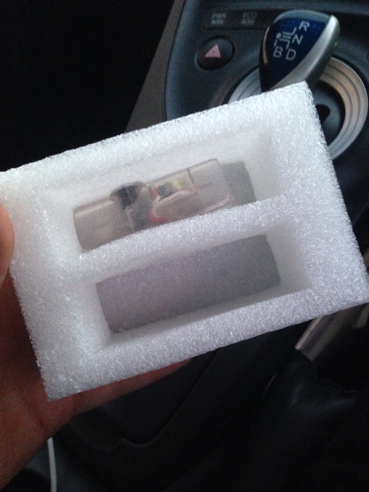 Подсветка в двери с эмблемой Prius — Toyota Prius (30), 1,8 л, 2010 ...