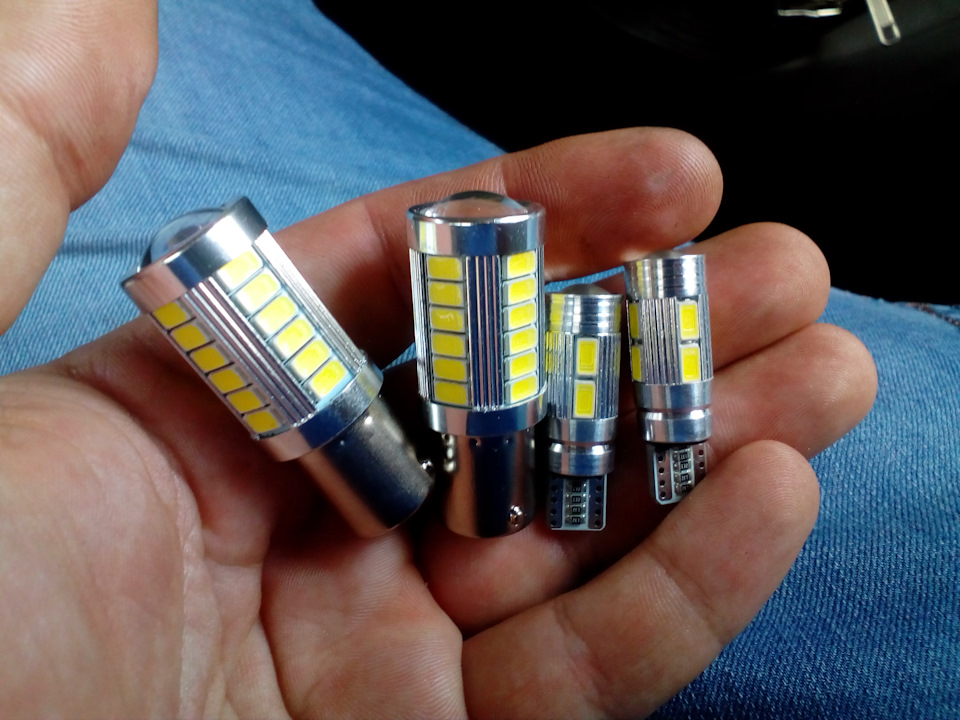 Лампочка светодиодная 12 вольт автомобильная габаритная. Лампа габариты 5w5. Лампа безцокольная 12v w5w светодиодная. Светодиодные лампы в габариты ваз 2110. Лампа габаритная света w5w белый.