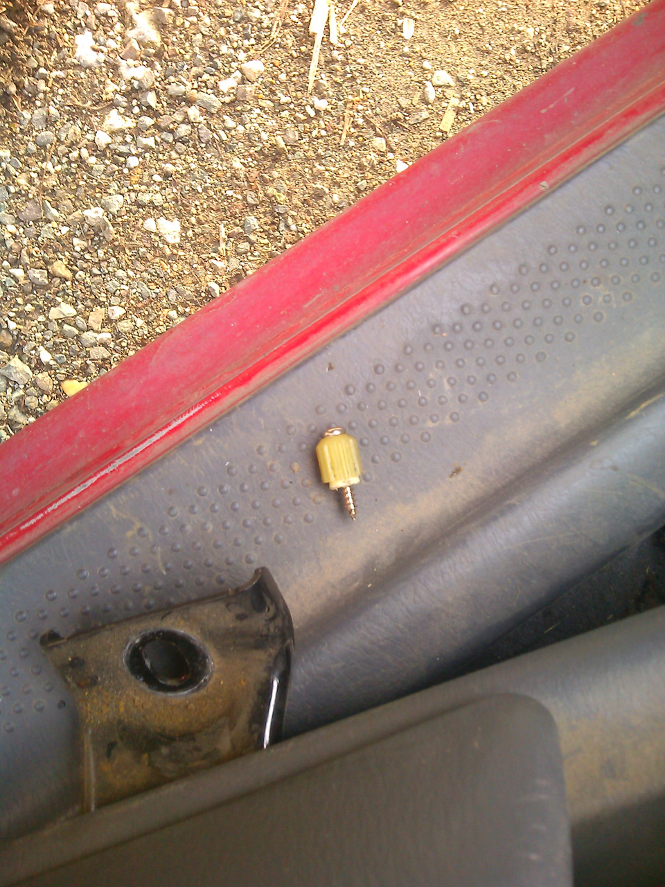 Сломалась регулировка спинки сидения — Mazda 323 VI, 1,3 л, 1999 года ...