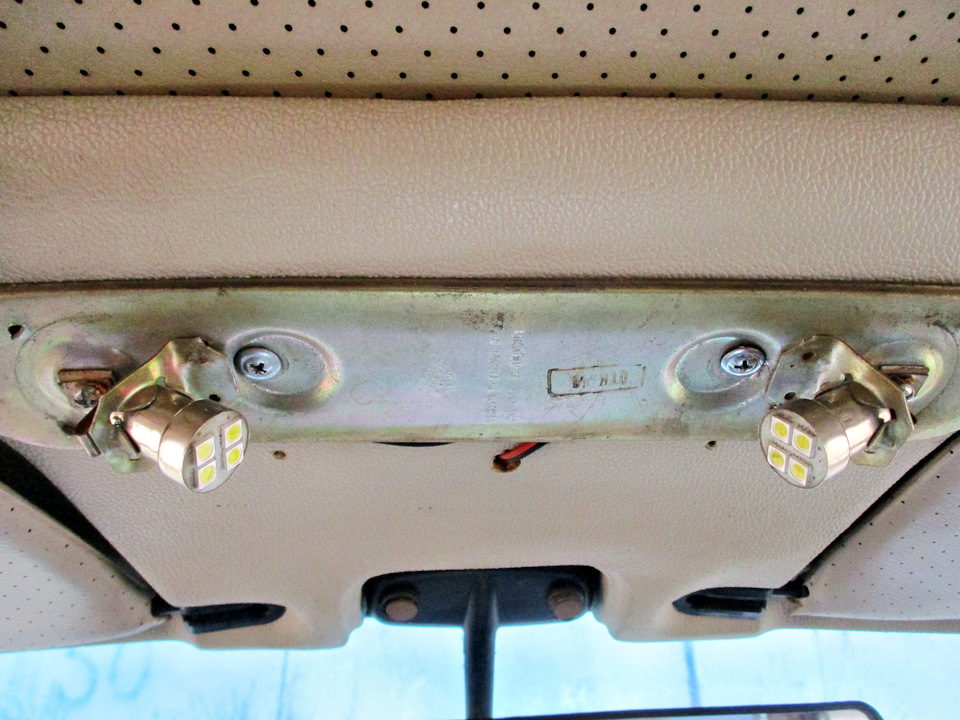 две лампочки, установил светодиодные — Lada 21061