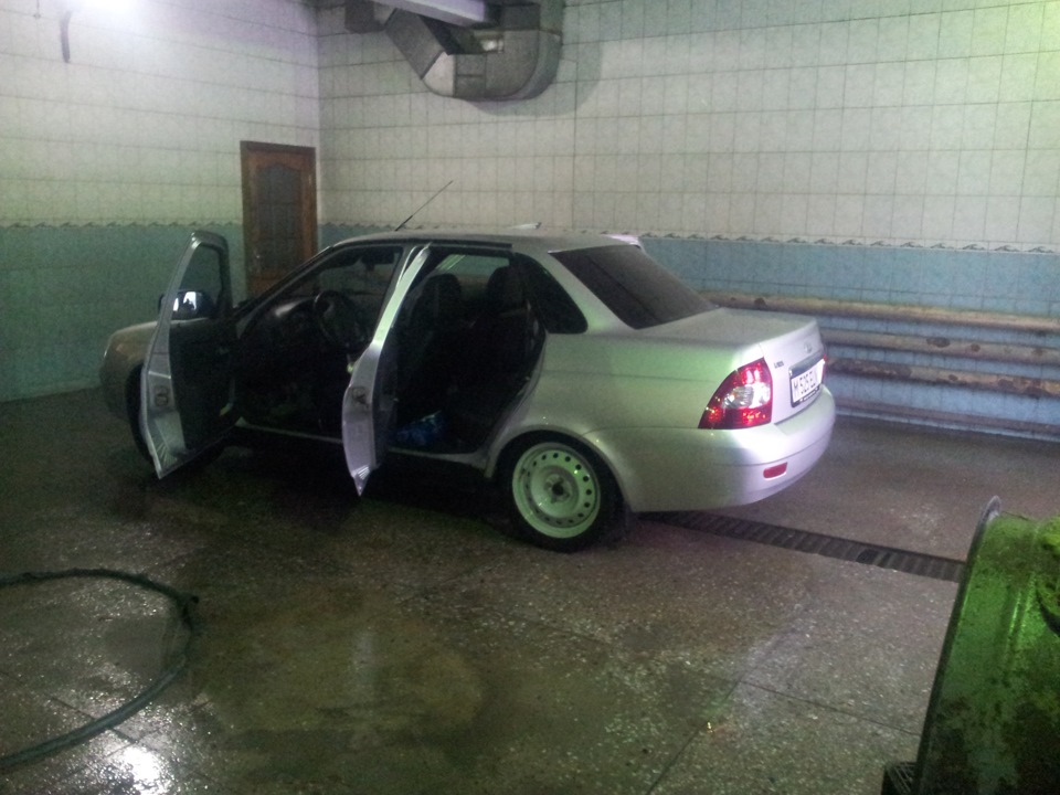 Зимний облик, джип на штампах — Lada Приора седан, 1,6 л, 2012 года ...