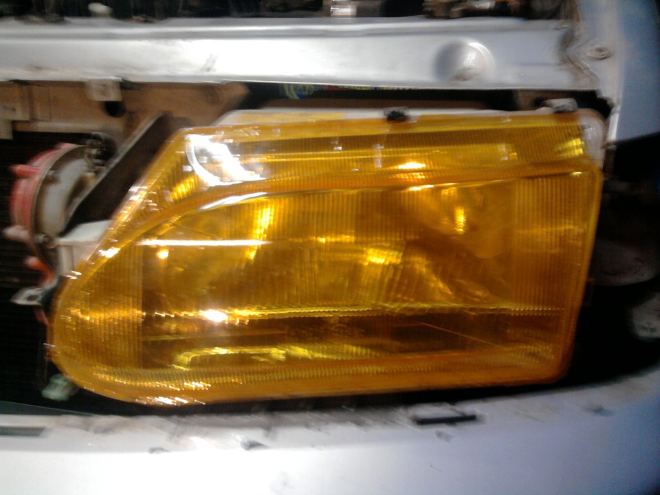 Выцветшие фары. Желтые фары. Полировка пожелтевших фар. Как убрать желтизну с фар автомобиля своими руками. Желтые фары.