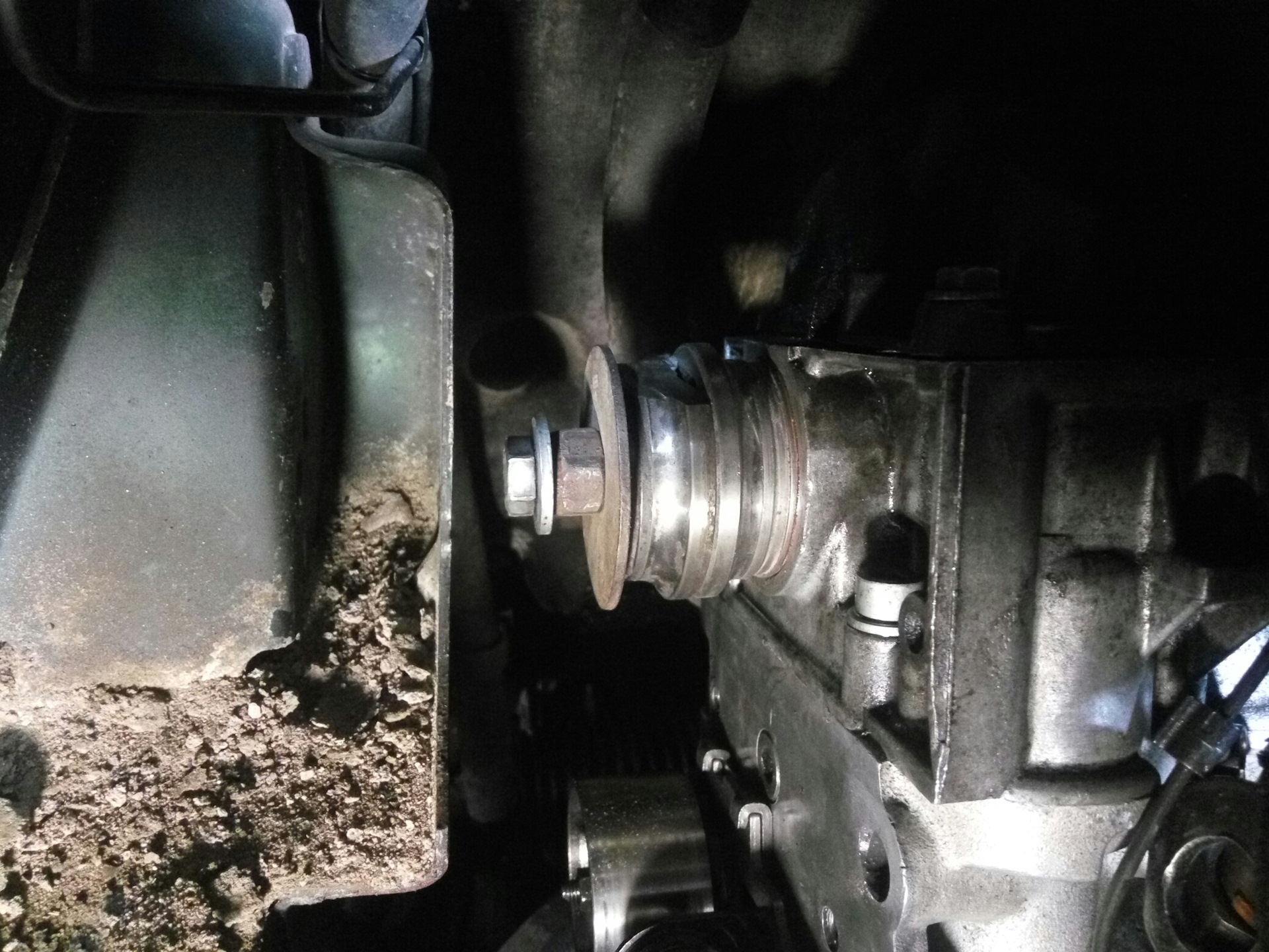 Выдавило сальник распредвала. Выдавило сальник коленвала 4e-fe. Выдавило сальник распредвала. Сальник распредвала субару импреза 1. 2.