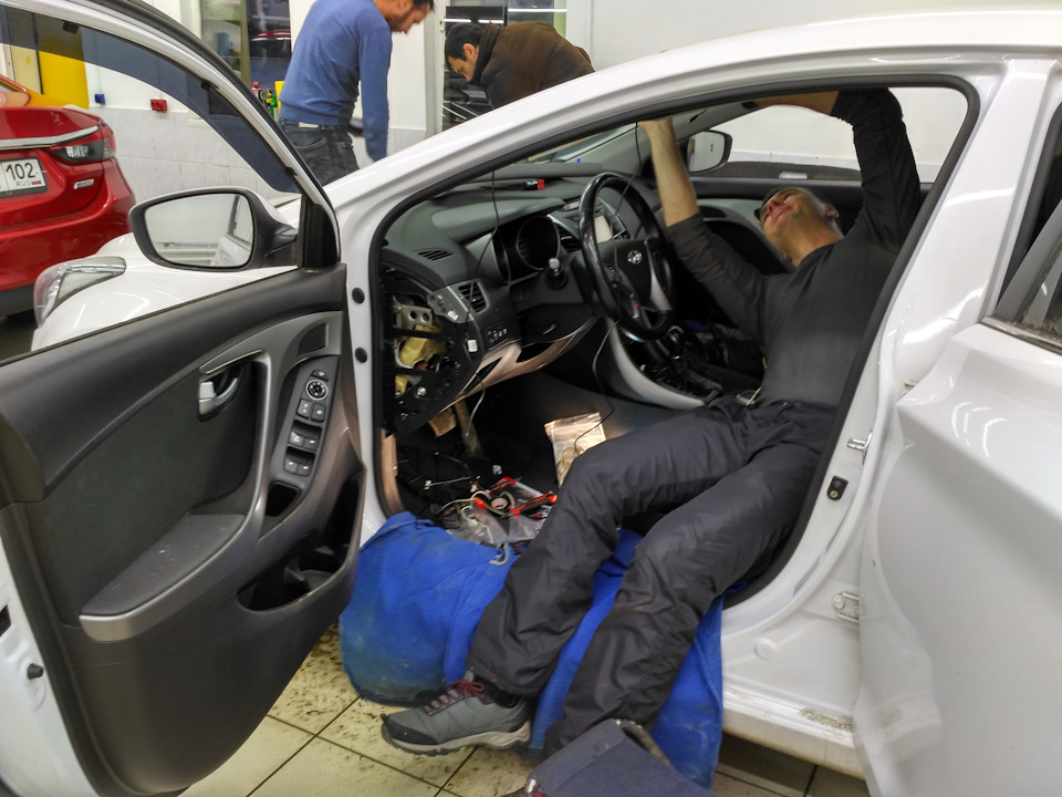 Установка камеры передней — Hyundai Elantra (5G)