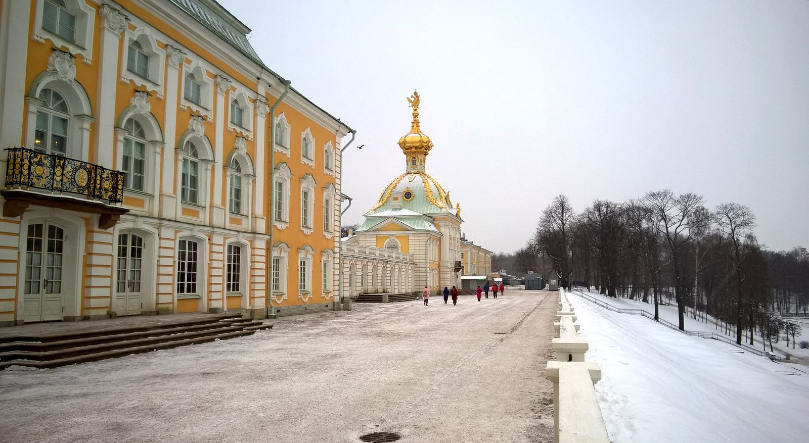 Петергоф кронштадт расстояние. Гостиный двор Кронштадт.