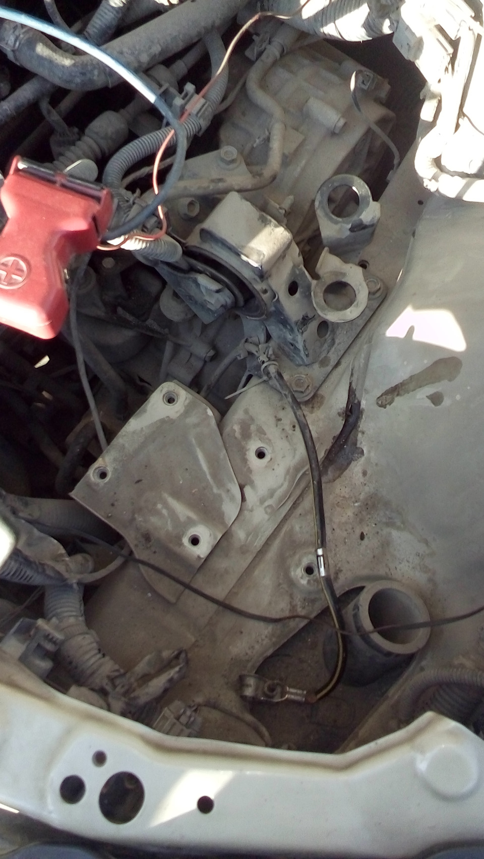замена подушки коробки ( двигателя) — Nissan Primera (P12), 2 л, 2002 ...