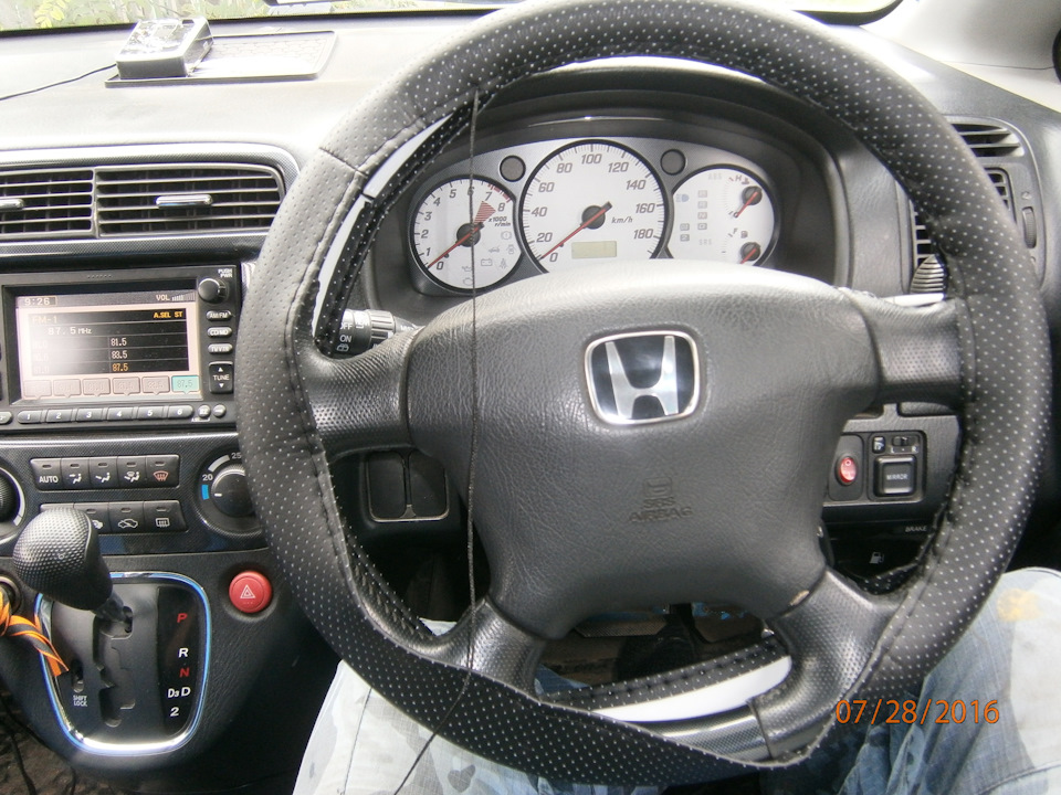 Оплетка руля — Honda Stream (RN1-5), 1,7 л, 2003 года | аксессуары | DRIVE2